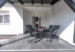 Location vacances Balatonkeresztúr - Holiday home in Balatonmariafürdo 54826-2