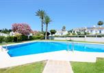 Location vacances Estepona - Beach House with Direct Beach Access and community Pool, Estepona-3