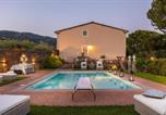 Location vacances Capannori - Fattoria Camigliano, Luxury Farmhouse with Pool inside a Wine Estate-1