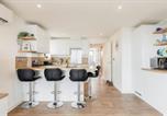 Location vacances Bournemouth - Rise and Shine - With a Balcony On the Seafront-4