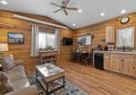 Location vacances Hill City - Needles Nook Cozy 1br Log Cabin Retreat-3