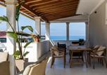 Hôtel Λευκιμμαιοι - Marea Blue Seaview Apartments of Santa Barbara-1
