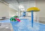 Location vacances Canmore - Cozy One Bedroom Condo with Indoor Pool and Hottub-1