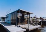 Hôtel Pays-Bas - Houseboat with roof terrace in Uitgeestermeer, cleaning included-2
