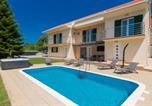 Location vacances Trilj - Beautiful Villa Anatea with pool in Makarska-2