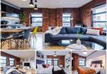 Location vacances Leeds - 2 King Size Beds in Manhattan styled Oversize Apartment-1