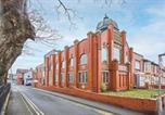 Location vacances  Gare nord de Blackpool - Host & Stay - Showtime Studio-4