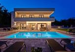 Location vacances Lac bleu - Villa Marieta: Your Luxurious Retreat in Makarska Hinterland-1