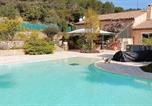 Location vacances Solliès-Toucas - Maison Avec Piscine 1-1