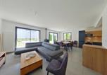 Location vacances Franche-Comté - Villa Romane spacieuse pour 12, proche des pistes aux Rousses - Fr-1-834-5-3