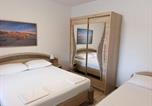 Location vacances Karlobag - Seafront apartment Valla 4-4