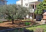 Location vacances Sveti Filip i Jakov - Apartments with parking space Sveti Filip i Jakov, Biograd - 24057-1