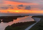 Location vacances Naples - Beachfront apartment with stunning views & wraparound balcony-1