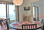 Location vacances Bord de mer de Le Lavandou - Appartement T2 climatisé, terrasse, plage à 3 couchages - Fr-1-251-379-4