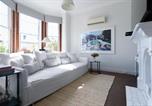 Location vacances Launceston - Elegant 2-Bedroom Home with Curated Decor & Outdoor Entertaining-1