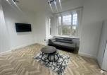 Location vacances Horley - Dippen Hall Signature Apartment - Minutes From Gatwick Airport-2
