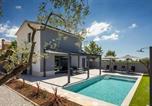 Location vacances Tinjan - Modern villa Ana with 2 bedrooms in Tinjan-1
