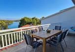 Location vacances  Vrboska - Apartment Penthouse by the sea-3