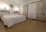 Location vacances Fuentes de León - Hostal 2 estrellas -Restaurante Las Tres Encinas En El Centro Del Pueblo-3