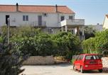 Location vacances Supetar - Apartments with parking space Supetar, Brac - 5627-2