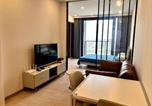 Location vacances Khlong Tan Nuea - High Floor Apt with Large Living Room Pool and Gym-2