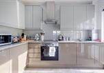Location vacances Richmond - Town Center 2 bed Serviced Apartment 08 with parking, Surbiton By 360stays-2