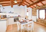 Location vacances Cinigiano - 2 Bedroom Cozy Home In Montenero D'orcia-1