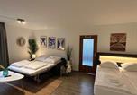 Location vacances Hamburg - Modern City Apartment for 10 in Hamburg Bramfeld-1
