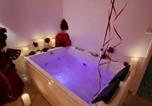 Hôtel Le Cannet-des-Maures - La Suite Love-1