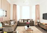 Hôtel Londres - Ashburn Court Apartments-3