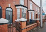 Location vacances Manchester - Spacious 4-Bedroom Manchester Retreat with Garden-1