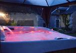 Location vacances  Indre - Maison de charme au cœur du Blanc, avec spa et jardin-3