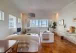 Location vacances  Afrique du Sud - Portswood Mews - Chic White Studio Apartment Green Point-2