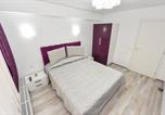 Location vacances  Musee du Village Bucarest - Unirii - Luxury Shabbat Apartments-4