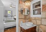Location vacances Fredericksburg - The Rock Haus - Fire Pit & Hot Tub-4
