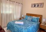 Location vacances West Bay - Suite 4, Blue Pavilion - Steps to Beach-2