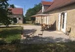 Location vacances  Allier - Gîte familial avec piscine partagée et jardin tranquille - Fr-1-489-557-1