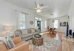 Location vacances Fredericksburg - Moment in Time - Hot Tub & Fire Pit-4