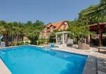 Location vacances Imotski - Pet Friendly Home In Zmijavci With Jacuzzi-1