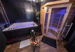Location vacances  Aube - Urban Spa Romantique Chic-1