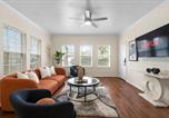Location vacances Spring - Modern Montrose Retreat With King Bed Pool Table-1