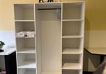 Location vacances Soccer city - Maboneng Yellow 3 apartment-3