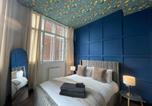 Location vacances Lymm - Long Stay Town Centre Deluxe King Apartment-2