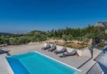 Location vacances Solin - Countryside Retreat Villa with Pool,Jaccuzi-2