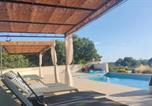 Location vacances Barjac - Maison familiale spacieuse avec piscine à Vagnas-1