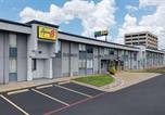 Hôtel Forest Hill - Super 8 by Wyndham Fort Worth Entertainment District-3