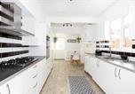 Location vacances Southend-on-Sea - Large 3 Br House with On-street Parking - Sleeps 11!-3