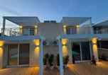 Location vacances Nea Kallikratia - Seaside Pool Villas-2