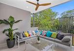 Location vacances Toowong - Park Avenue Luxe Chic Townhouse Sleeps 9, Carpark-2