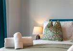 Location vacances Gare de Bognor Regis - Huge 6-bed Luxury House with off-road Parking-1